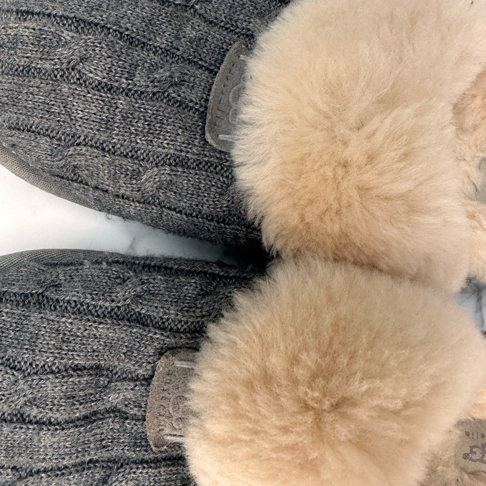 Ugg slippers    Gray cable